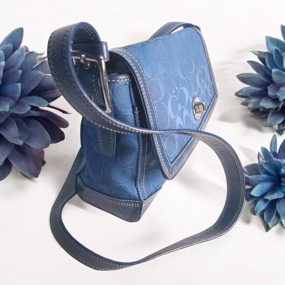 COACH Rare Signature Hampton Flap Crossbody or Shoulder bag in blue - Picture 7 of 15